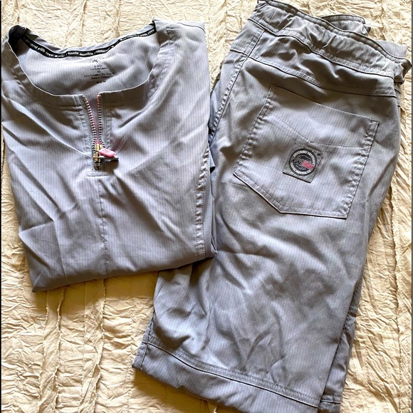 Koi Lite Scrub Set